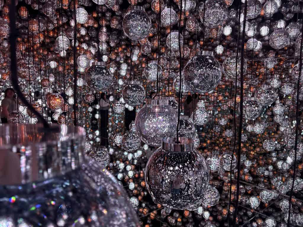 Mesmerizing view of the orbs in Teamlab.