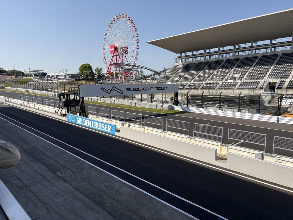 A photo of the Suzuka Circuit finish line.