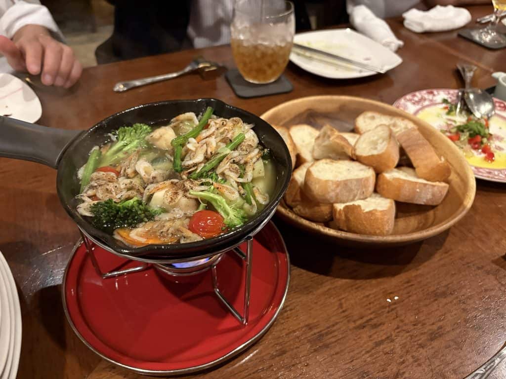 A photo of some Italian food in Suzuka.